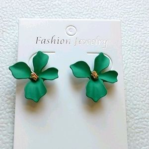 FLOWER STUD EARRINGS